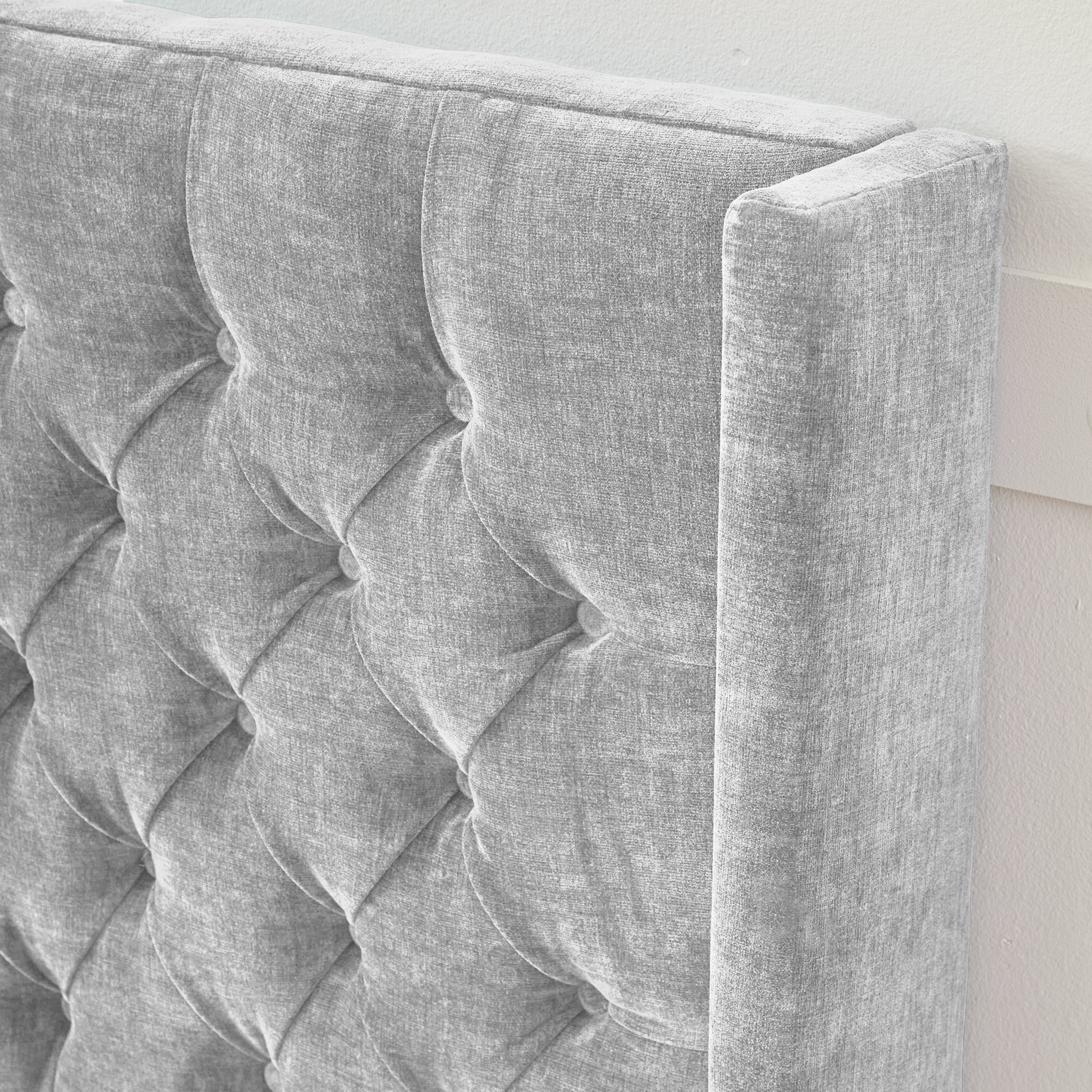 Chesterfield Straight Wing